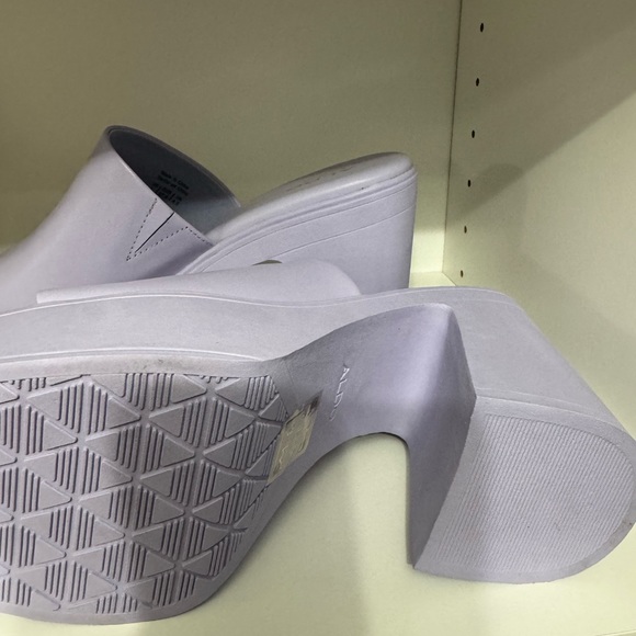 Aldo purple leather upper heel height 4.25” slip on style Block Heeled. Size 7 - Picture 3 of 8
